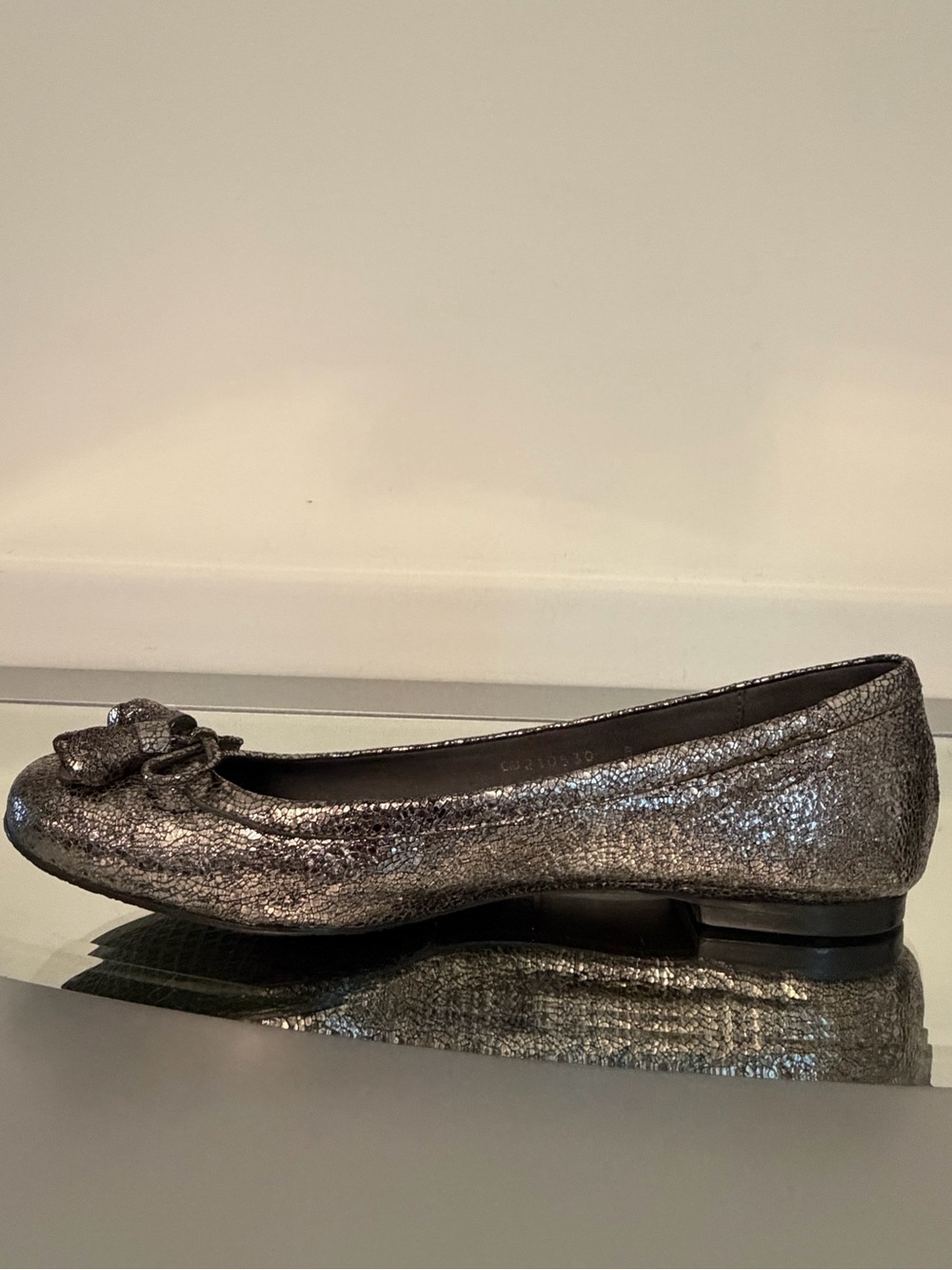 STUART WEITZMAN Tulip Bow Pewter Metallic Nappa Leather Ballet Flats Women’s 8 - Picture 10 of 16